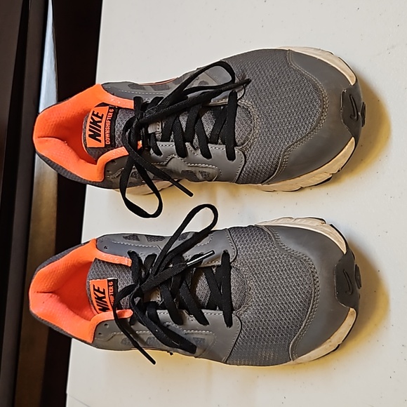 NIKE DOWNSHIFTER 6 GRAY ORANGE 9.5 WOMEN'S sneakers running athletic - Picture 2 of 9